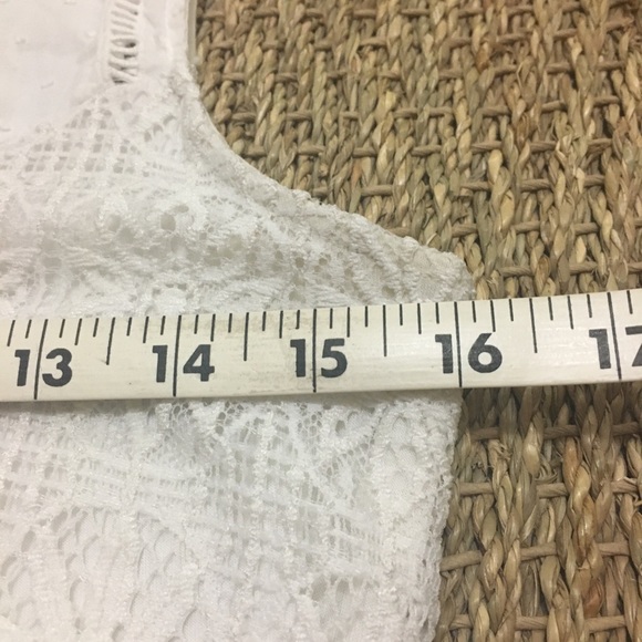 SIGNATURE STUDIO Lace & Eyelet Tunic - Picture 13 of 14